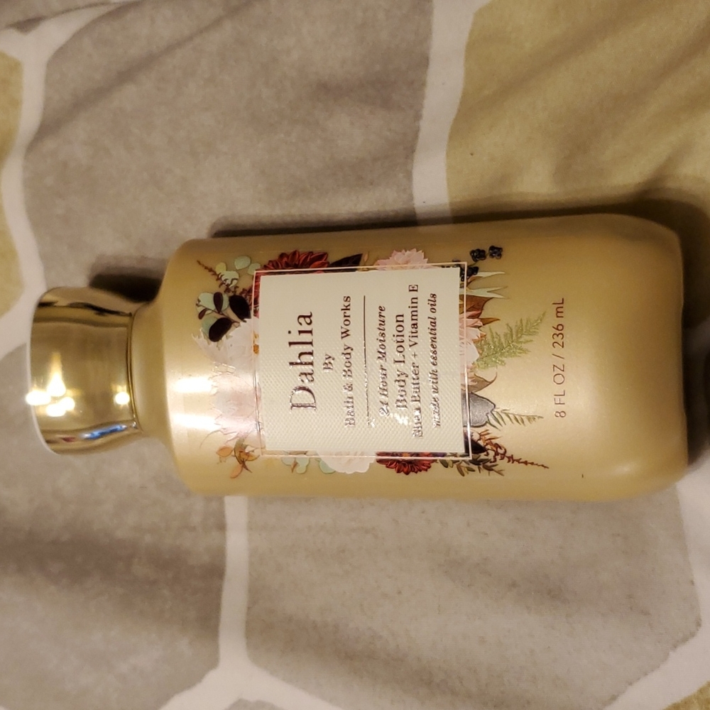 NWT Bath and Body Works Dahila Lotion